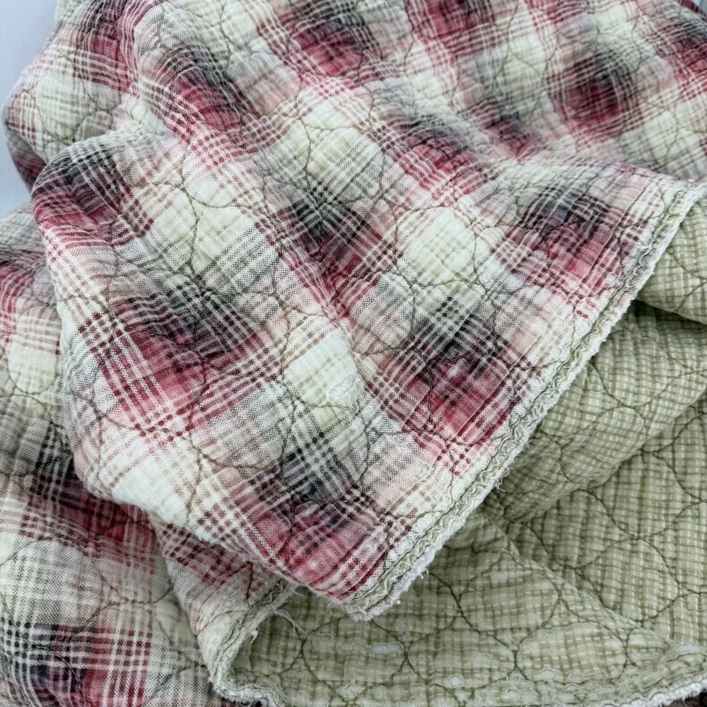 Vintage rustic red tan green & cream Quilt Blanket approximately 86.5